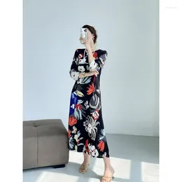 캐주얼 드레스 주름 2024 가을 초록 인쇄 패션 느슨한 피팅 드레스 여성의 프랑스 빈티지 스타일 고급 중간 길이
