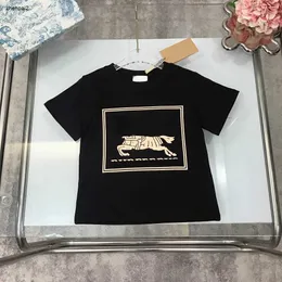 Lyxflickor pojkar t-shirt ridmönster baby tshirt storlek 100-150 cm designer barn kläder sommar barn kort ärm tees 24mar