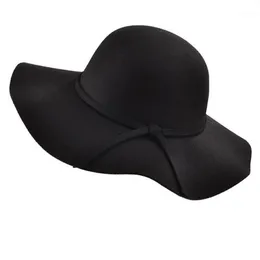 2020 Basit Vintage Retro Kids Çocuk Kız Şapkaları Fedora Yün Feles Ezilebilir Geniş Brim Cloche Disket Güneş Ebeveyn-Çocuk Plaj Cap1279s