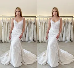 Bajeczne sukienki ślubne syreny w dużych rozmiarach Spaghetti Paski koronkowe aplikacje satynowe tiulowe plisowane plisy Court Train Bridal suknie vestidos de noiva niestandardowe wykonane