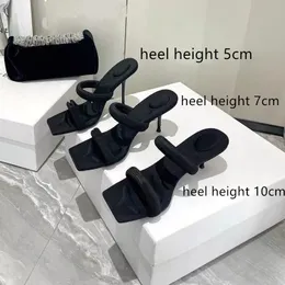 المصمم صندل High High Clipper Women Open Toe Stiletto Heel Classic Metal Letters Sandal Fashion Lostist With Box