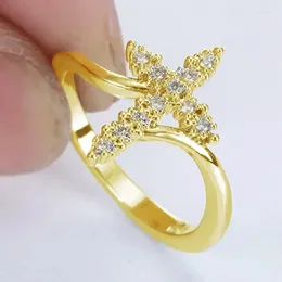 Pierścienie klastra Caoshi Olśniewające cyrkonia Cross Pierścień Lady Party Biżuteria Moda Kobiety Codzienne akcesoria