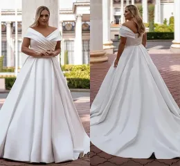 Plus Size V Neck Off Shoulder En linje Bröllopsklänningar Enkla vita satin Eleganta brudklänningar med N-snörning Back Bride Robes Vestidos de Novia BC18896