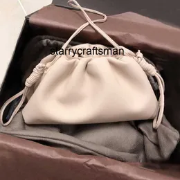 Italien Beutel Hangbag Botteg Venet L 2023 Neue echte Ledertasche weiblich gleichen Stil Cloud Bag einzelne Schulter Umhängetasche Knödel Tasche gefaltete kleine Tasche