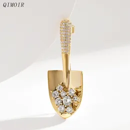 Brooches Metal Shovel Clear Zircon Brooch for Men Elegant Party Accessory Fancy Design Fashion Jewelry興味深いギフトC1576