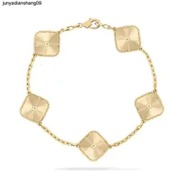Designer Bracelets Van Clover Bracelet Four Leaf 18k Gold Love Bangle Pendant Sparkling Crystal Diamond for Women Girl Wedding Mother Day Jewelry with Box