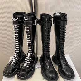 57 ٪ من الأحذية الرياضية 2024 الربيع والخريف Sida الركبة حتى Martin Womens English Style Shicle Seale Heline Leather Boots Mid Long Long