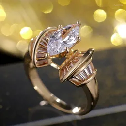 Cluster Rings Huitan Gorgeous Gold Color Women Ring Marquise Cubic Zirconia Elegant Bridal Wedding Party Accessories Brilliant Fashion