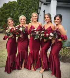 2024 Elegant Bourgogne Bridesmaids klänningar för bröllop Hög låg sjöjungfru ärmlös hembiträde