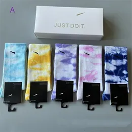 New 2024 Men's Socks Women's Classic Black White Grey Hook Solid Color Socks 5 Pairs/Box Football Basketball Leisure Sports Socks