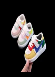 Новые весенние кроссовки для малышей, спортивная обувь для мальчиков и девочек, кожаные туфли на плоской подошве, детская мода, нескользящая повседневная обувь для младенцев Soft2877481