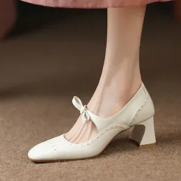 Elbiseler Yeni Kadınlar Düğün Ayakkabıları Yay Mary Jane Ayakkabı Yüksek Topuklu Retro Pompalar Vintage Elbise Ayakkabı Kabartma Zapatos Mujer Sonbahar 1337n