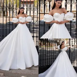 Atemberaubende 2024 Brautkleider aus Satin im Prinzessin-Stil mit abnehmbaren Puffärmeln, Herzausschnitt, gerüscht, elegante, einfache Brautkleider nach Maß