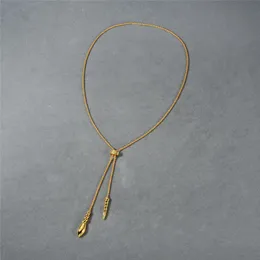 Personalità europea e americana Collana con pendente a testa di serpente con motivo a spirale lunga in oro e catena di maglione regolabile dal design di nicchia alla moda per le donne Spedizione gratuita