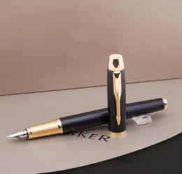 Penna stilografica con pennino M in metallo serie IM nero opaco con finiture dorate7297871