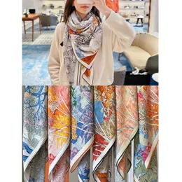 Silk and cashmere scarves return to nature with double-sided and same color generous scarves and warm scarves for the neck