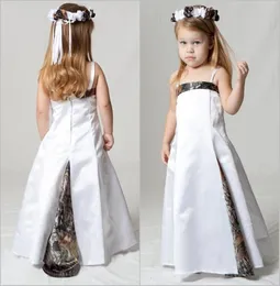 Härlig Realtree Camo Flower Girls Dresses For Wedding Party Forest Flower Girl Wear Spaghetti Strap Custom Made Kids Pageant Gowns9866608