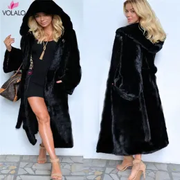 Fur Volalo Czarny z kapturem Faux Fur Płaszcz Zimowe kobiety Faux Fox Fur Kurtka 2023 Fashion Coats Elegant Lady Warm Tacets S4xl