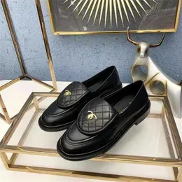 57% rabatt Sport 2024 Xiaoxiangfeng Lefu Autumn New Lingge Splicing One Foot Pedal Flat Heel British Single Leather Shoes