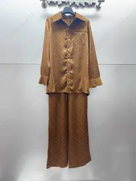 Designer klänningskläder för kvinna hem två stycken set kläder premium brun färg i kombination med drag tryckt presbyopia långärmad skjorta breda ben byxor lyxiga pyjamas