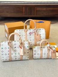 24SS Män och kvinnors universella lyxdesigner Keepall Presbyopia Travel Bag Fitness Bag Airport Bag Women's Handbag Shoulder Bag Crossbody PAG ARAGRED BAG 40CM