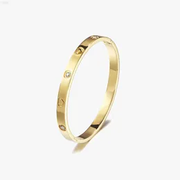 Non Tarnish 18K Gold Plated On Stainless Steel Material Stone Inlay Heart Engraved Bangle Jewelry