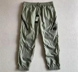 2022 SS metallo nylon uomini pantaloni una lente logo tasca con cerniera maschio pantalone esterno tuta pantaloni da jogging casual di alta qualità267O6398906