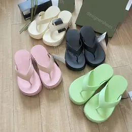 Tasarımcı Terlik Slaytlar Kadınlar Chevron Thong Sandal Flip Flop Moda Terlik Çift Harfli Desen Kauçuk Platform Kama Yaz Plaj Ayakkabıları