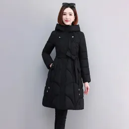 Parkas Winter Womens Long Parkas Hooded 2023 Ny tjock varm bomull vadderad kappa med Beit Högkvalitativ vinterjacka för kvinnliga kläder