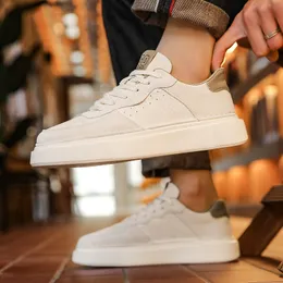 Högkvalitativa män casual skor äkta läder män sneakers handgjorda manliga vulkanisera skor lyxiga lätt yttersula mode skate skor tränare aa0031