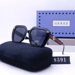 2024 Luxury Designer Women Ggities Brand Classic Solglasögon Men Eyeglasses Outdoor Shades PC UV400 Frame Fashion Classic Lady Ggities Sun Glasses 557