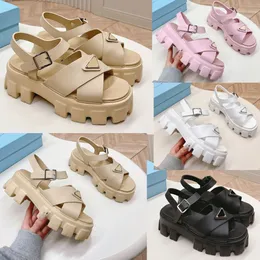 Monolith gummisandaler svarta 1x382n emaljerad metall triangel logotyp sportiga beröring designer sandaler kvinnor sandal monolit sula sandaler 24s nya plattform sandaler