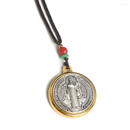 Collane con ciondolo Collana con medaglione cattolico di San San Benedetto. Amuleto per esorcismo vintage in acciaio inossidabile da uomo e donna