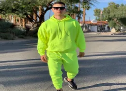 OMSJ 2019 Mode Neon Stil Herren Sets Fluoreszenz Grün Mit Kapuze Sweatshirt Jogginghose Zwei Stück Herbst Winter Casual Trainingsanzug T29208406