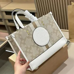 2023 الأزياء مصممة كلاسيكية الأزياء Crossbody Bag Designer Women Handbag Counter Counter Facs Dustibes Handbag Leather Tote A0305