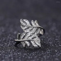 Klusterringar 2024 Vintage Fashion Cz Leaf Wrap smycken Ring för kvinnor rese minnes romantiskt bröllop