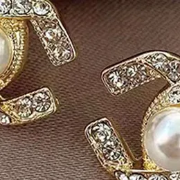 Channel Stud örhängen Pearl Diamond Drop Gold Earrings Designer för kvinnamodmärke inte blekna silver bröllop öronningar paty topp