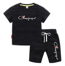 夏の新しい男の子ブランドプリントスポーツウェアサマーガールズ快適なショーツブラックTシャツセット2子供用服セット子供服