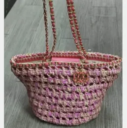 Berömd väska raffia vävd väska mini axelväska charm klaff överdimensionerad magnetisk spänne handväska crossbody väska dam sommar halmväska handväska a1