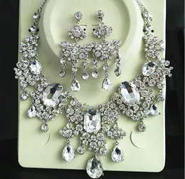 2pcsset cristalli di alta qualità Cristalli di nozze Accessori per la sposa per sposa set Collana per le orecchie Foglie di cristallo Design con perle finte H7925018
