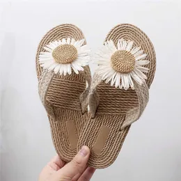 Tofflor etnisk stil imitation gräs vävt turism linne solerade kvinnors sandaler trendiga bär flip flops fashionabla strandblomma klippningar tofflor240306