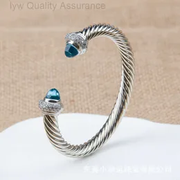 Designer David Yurma Davids Armband mit mehreren Reihen gebrochener Diamanten und Zirkon. Beliebtes Armband mit gedrehter Drahtöffnung, 7 mm