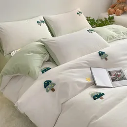 침구 세트 품질을 즐기십시오. 집면 타월 자수 4 개의 순수한 인 만화 단색 신선한 침대 시트 세트