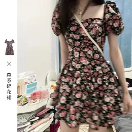 Vestido chá break francês quadrado pescoço fragmentado flor vestido sexy bolha manga vestido das crianças verão 2023 nova pequena saia curta