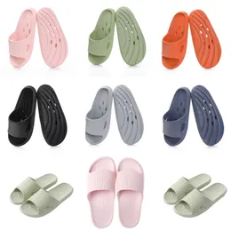 Gai Sandals Summer Indoor Couples의 남성과 여성 욕실에서 샤워를합니다 3212832