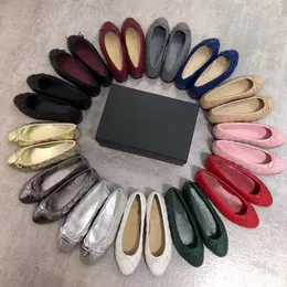 2024 neue Designer-Kleiderschuhe, Ballerinas, Ballett-Damenschuhe, 100 % echtes Leder, Schaffell, Hutzehen, Ballett, Luxus-Designer-Loafer, Hochzeit, Party, schwarzer Staubbeutel