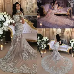 Elegante vestido de casamento sereia com apliques de renda frisada, gola alta, mangas compridas transparentes e detalhes de ilusão brilhantes