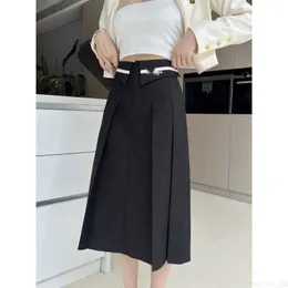 designer P Family's 23 AutumnWinter New Style Temperament Fashion Flip Design Letter Print High Waist Slim Pleated Skirt Half Skirt DWVL