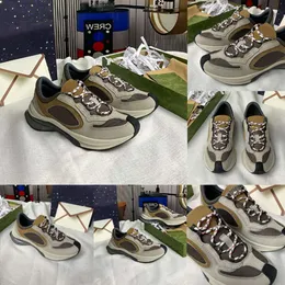 Projektantki Kobiety prowadzące trampki swobodne buty mężczyźni Trener Mesh koronkowy sport sportowy guma podeszwa EU35-46 z pudełkiem 528