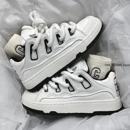 Trendskor för män chunky vulkaniserade punk sneakers god kvalitet gatstil sport som kör 240223